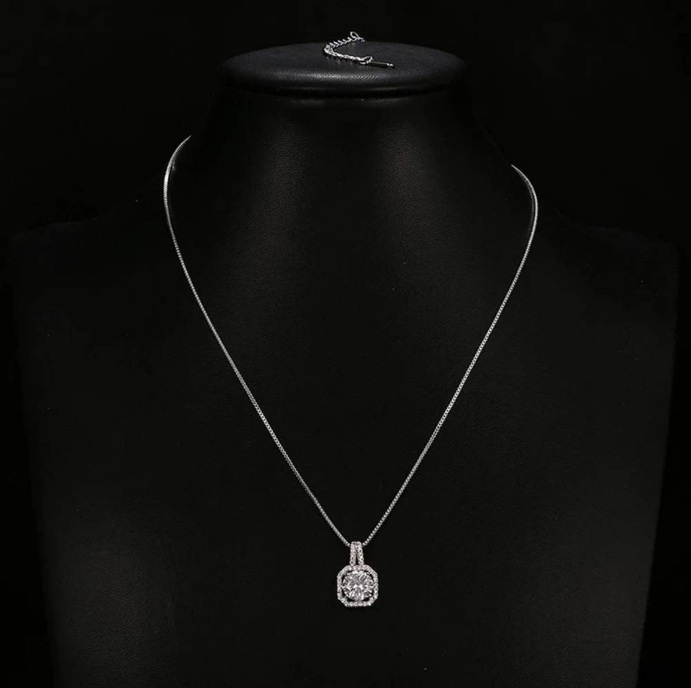 New 925 Silver Shiny Round Diamond Square Necklace - Picture 2 of 3